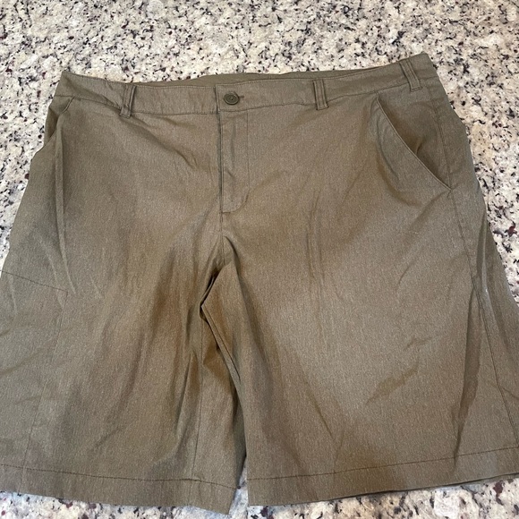Columbia Men's Khaki Flat Front Shorts - Picture 1 of 4